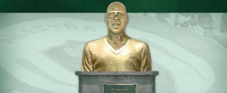 Palmeiras 'desfigura' Marcos no busto em homenagem ao ex-goleiro